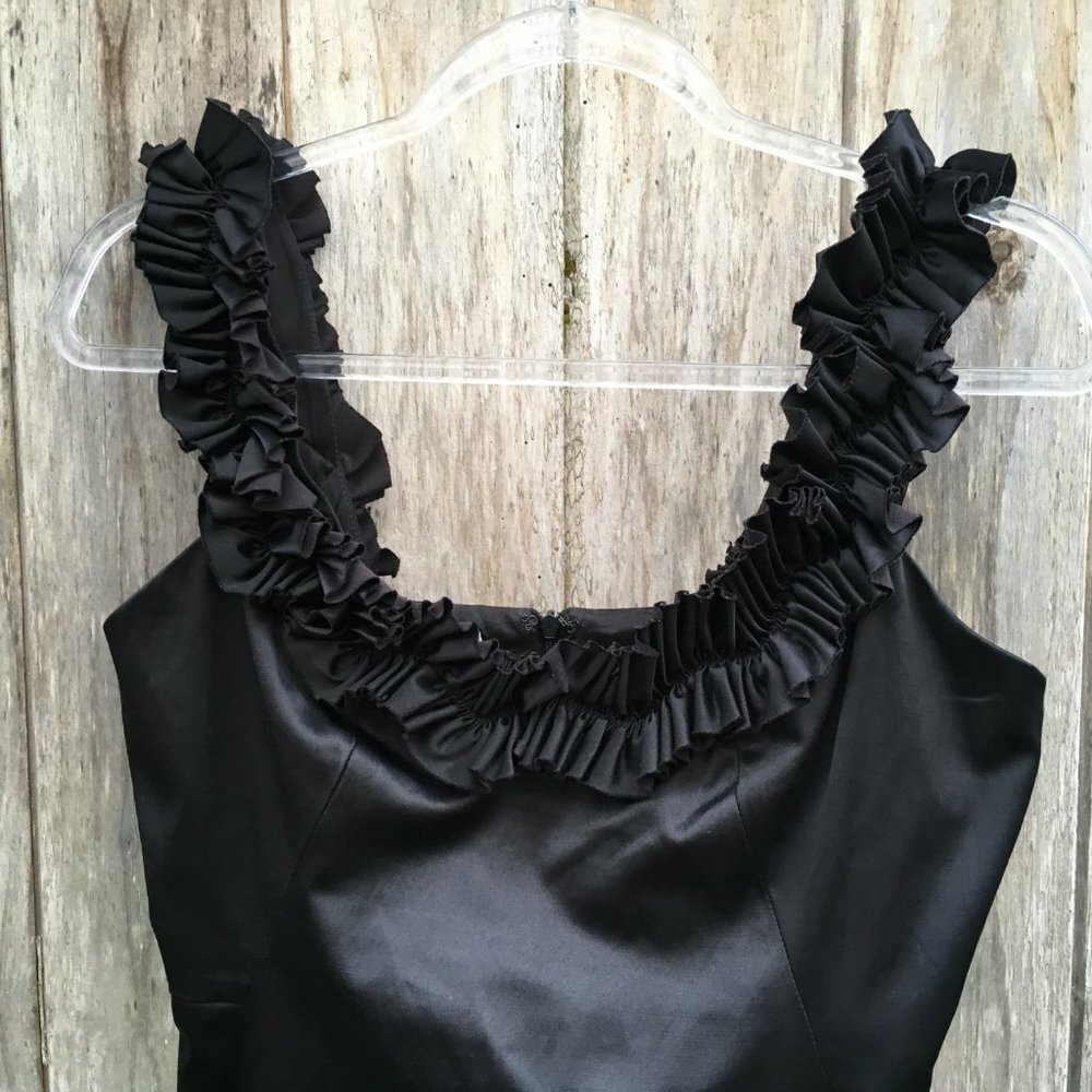 Maggy London Black Cocktail Ruffle Neckline Satin Sheen Sleeveless Dress Size 4 - Picture 2 of 9